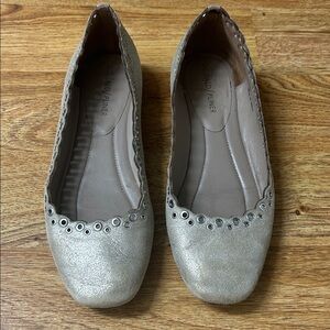 Donald J. Pliner Metallic Flats with Eyelet Detail Sz 71/2